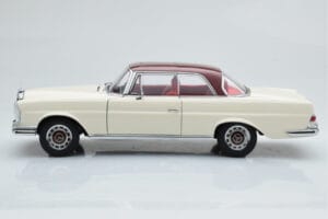 Mercedes 280 SE W108 Blanc AUTOart 1:18 76287 Métal Moulé — image 5 sur 8