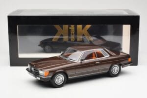 Mercedes 500 SLC C107 Marron KK-Scale 1:18 180851 Métal Moulé — image 6 sur 6