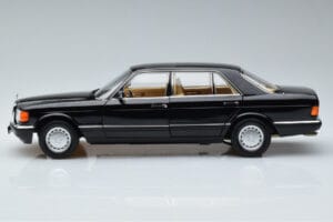 Mercedes 560 SEL W126 Noir Norev 1:18 183793 Métal Moulé — image 4 sur 7