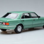 Mercedes 560 SEL W126 Vert Clair Norev 1:18 - image 3 of 7