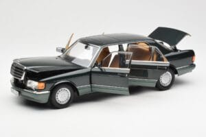 Mercedes 560 SEL W126 Night Vert Métallique Dealer Edition Norev 1:18 B66040626 Métal Moulé — image 2 sur 8