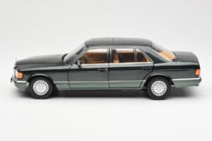 Mercedes 560 SEL W126 Night Vert Métallique Dealer Edition Norev 1:18 B66040626 Métal Moulé — image 4 sur 8