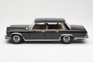 Mercedes 600 SWB W100 Noir KK-Scale 1:18 180601 Métal Moulé — image 3 sur 6