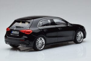 Mercedes A-Class W177 AMG Line Norev 1:18 183861 Métal Moulé — image 3 sur 7