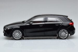 Mercedes A-Class W177 AMG Line Norev 1:18 183861 Métal Moulé — image 4 sur 7