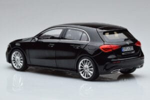 Mercedes A-Class W177 AMG Line Norev 1:18 183861 Métal Moulé — image 6 sur 7