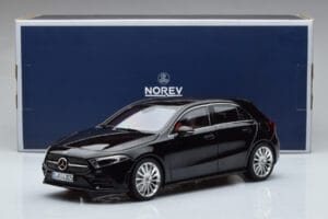 Mercedes A-Class W177 AMG Line Norev 1:18 183861 Métal Moulé — image 7 sur 7