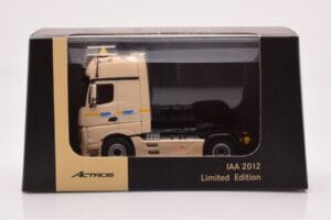 Mercedes Actros Gigaspace IAA 2012 Taxi NZG 1:50 MM0015 Métal Moulé — image 4 sur 4