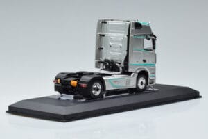 Mercedes Actros MP4 Racing Edition IXO 1:43 TR091 Métal Moulé — image 2 sur 6