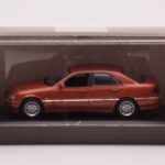 Mercedes C-Class W202 C220 Orange Métallique Dealer Edition Minichamps 1:43 - image 4 of 4