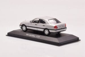 Mercedes C-Class W202 C220 Argent Minichamps 1:43 B66005705-M1 Métal Moulé — image 3 sur 4