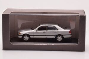 Mercedes C-Class W202 C220 Argent Minichamps 1:43 B66005705-M1 Métal Moulé — image 4 sur 4