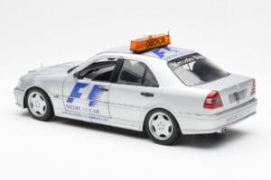 Mercedes C-Class W202 AMG Medical Car F1 1997 UT Models 1:18 26106 Métal Moulé — image 5 sur 6