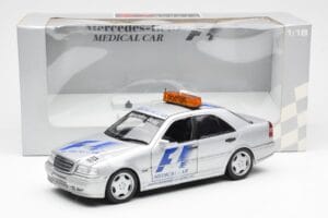 Mercedes C-Class W202 AMG Medical Car F1 1997 UT Models 1:18 26106 Métal Moulé — image 6 sur 6