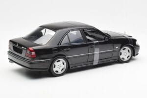 Mercedes C-Class W202 C36 AMG Noir Métallique UT Models 1:18 26102 Métal Moulé — image 2 sur 6