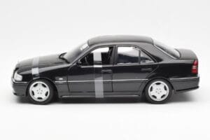 Mercedes C-Class W202 C36 AMG Noir Métallique UT Models 1:18 26102 Métal Moulé — image 3 sur 6