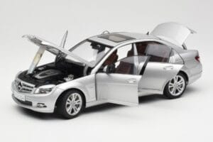 Mercedes C-Class W204 Avantgarde Argent AUTOart 1:18 B66962368 Métal Moulé — image 2 sur 8