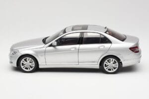 Mercedes C-Class W204 Avantgarde Argent AUTOart 1:18 B66962368 Métal Moulé — image 4 sur 8