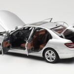 Mercedes C-Class W204 Avantgarde Argent AUTOart 1:18 B66962368 - image 5 of 8