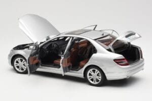 Mercedes C-Class W204 Avantgarde Argent AUTOart 1:18 B66962368 Métal Moulé — image 5 sur 8
