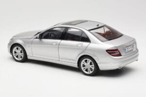 Mercedes C-Class W204 Avantgarde Argent AUTOart 1:18 B66962368 Métal Moulé — image 7 sur 8