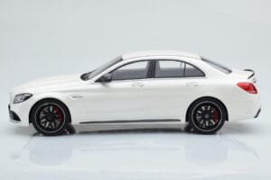 Mercedes C63S AMG W205 Blanc GT Spirit 1:18 B66960370 Résine — image 3 sur 6