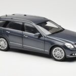 Mercedes E-Class S212 T-Model Tenorit Gris Métallisé Minichamps 1:18 B66962447 - image 6 of 8
