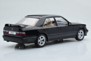 Mercedes E-Class W124 Tuning Noir MCG 1:18 MCG18341 Métal Moulé — image 2 sur 6