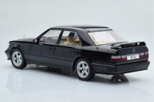 Mercedes E-Class W124 Tuning Noir MCG 1:18 MCG18341 Métal Moulé — image 5 sur 6