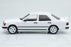 Mercedes E-Class W124 Tuning Blanc MCG 1:18 MCG18343 Métal Moulé — image 3 sur 6