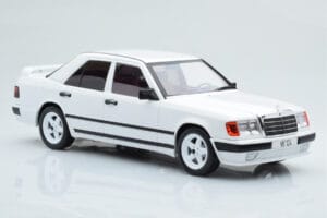 Mercedes E-Class W124 Tuning Blanc MCG 1:18 MCG18343 Métal Moulé — image 4 sur 6