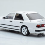 Mercedes E-Class W124 Tuning Blanc MCG 1:18 - image 5 of 6