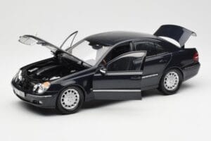 Mercedes E-Class W211 Bleu Métallisé Kyosho 1:18 B66962147 Métal Moulé — image 2 sur 8