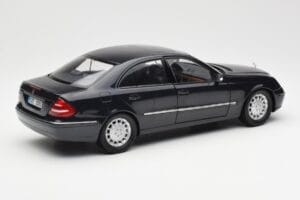 Mercedes E-Class W211 Bleu Métallisé Kyosho 1:18 B66962147 Métal Moulé — image 3 sur 8