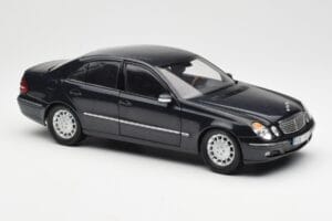 Mercedes E-Class W211 Bleu Métallisé Kyosho 1:18 B66962147 Métal Moulé — image 6 sur 8