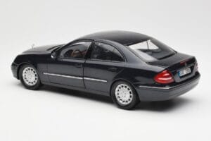 Mercedes E-Class W211 Bleu Métallisé Kyosho 1:18 B66962147 Métal Moulé — image 7 sur 8