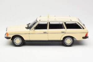 Mercedes 230T W123 T-Model Taxi Norev 1:18 183731 Métal Moulé — image 4 sur 8