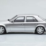 Mercedes E500 W124 Argent Otto 1:18 - image 3 of 6