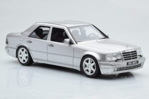 Mercedes E500 W124 Argent Otto 1:18 OT623 Résine — image 4 sur 6