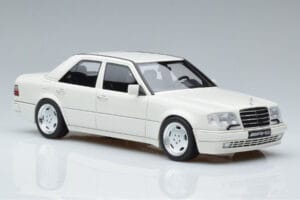 Mercedes E60 AMG W124 Blanc Otto 1:18 B66040640 Résine — image 4 sur 6
