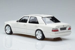 Mercedes E60 AMG W124 Blanc Otto 1:18 B66040640 Résine — image 5 sur 6
