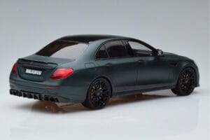 Mercedes E63 AMG Brabus 800 W213 Vert GT Spirit 1:18 GT208 Résine — image 2 sur 6