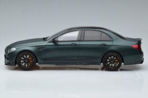 Mercedes E63 AMG Brabus 800 W213 Vert GT Spirit 1:18 GT208 Résine — image 3 sur 6