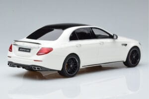 Mercedes AMG E63 S W213 Blanc GT Spirit 1:18 B66965711 Résine — image 2 sur 6