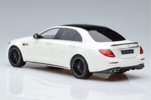 Mercedes AMG E63 S W213 Blanc GT Spirit 1:18 B66965711 Résine — image 5 sur 6