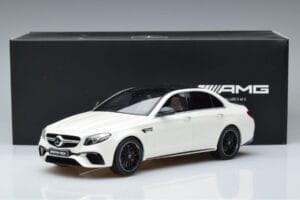 Mercedes AMG E63 S W213 Blanc GT Spirit 1:18 B66965711 Résine — image 6 sur 6