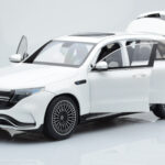 Mercedes EQC 400 Diamond Blanc NZG 1:18 - image 2 of 8