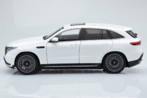 Mercedes EQC 400 Diamond Blanc NZG 1:18 B66963756 Métal Moulé — image 4 sur 8