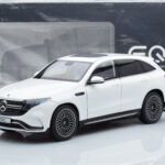 Mercedes EQC 400 Diamond Blanc NZG 1:18 - image 8 of 8