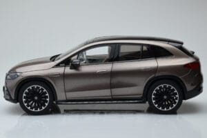 Mercedes EQE SUV X294 AMG Line Velvet Marron NZG 1:18 B66960836 Métal Moulé — image 4 sur 8